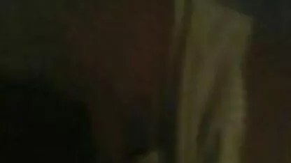عمه بالغ مرد جوانی عکسهای سکسی آلتا را می خورد و در رختخواب می گذارد
