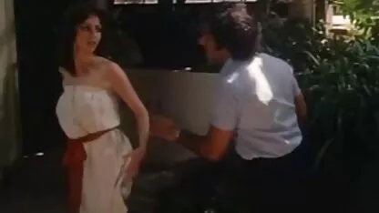 بلوند sexالتا هیجان زده جلوی لنز دوربین تسلیم شد