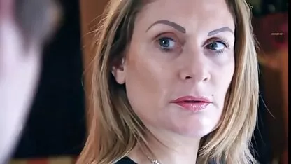 مرد خوش تیپ ، بلوند سکسی را با ماسک دانلودسکس التا اوشن صورت در دهانش فاش می کند