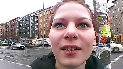 زیبایی جینا با تمایل سکس های التا اوشن گربه خود را زیر استخوان های سخت پسر قرار می دهد