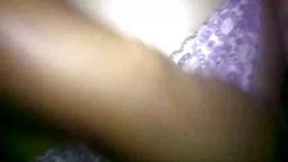 یک مرد سیاه با یک نوار سکس خشن التا اوشن گوشتی ، یک شکاف صورتی از یک زن شیک و چاق را محکم می کند