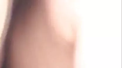پوره بوتی با مرد بالغی سرگرم التا اوشنsex کننده است